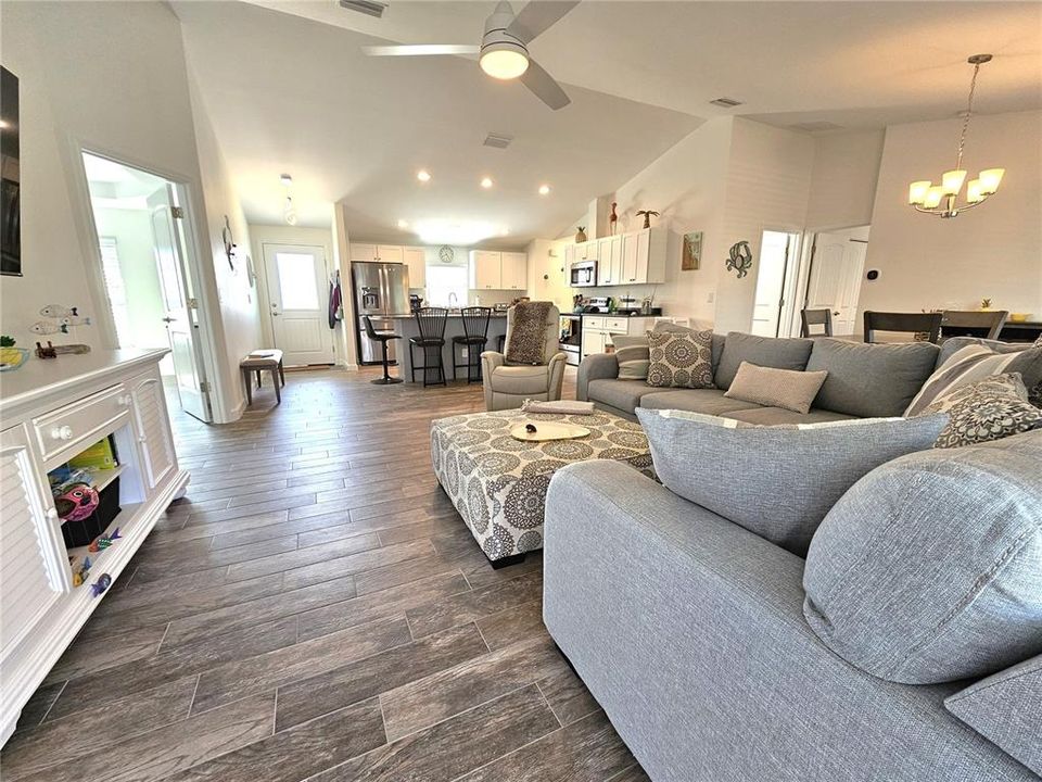 For Rent: $4,800 (3 beds, 2 baths, 1481 Square Feet)