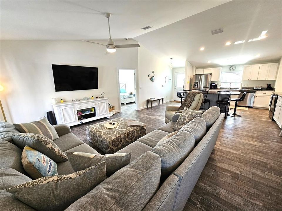 For Rent: $4,800 (3 beds, 2 baths, 1481 Square Feet)