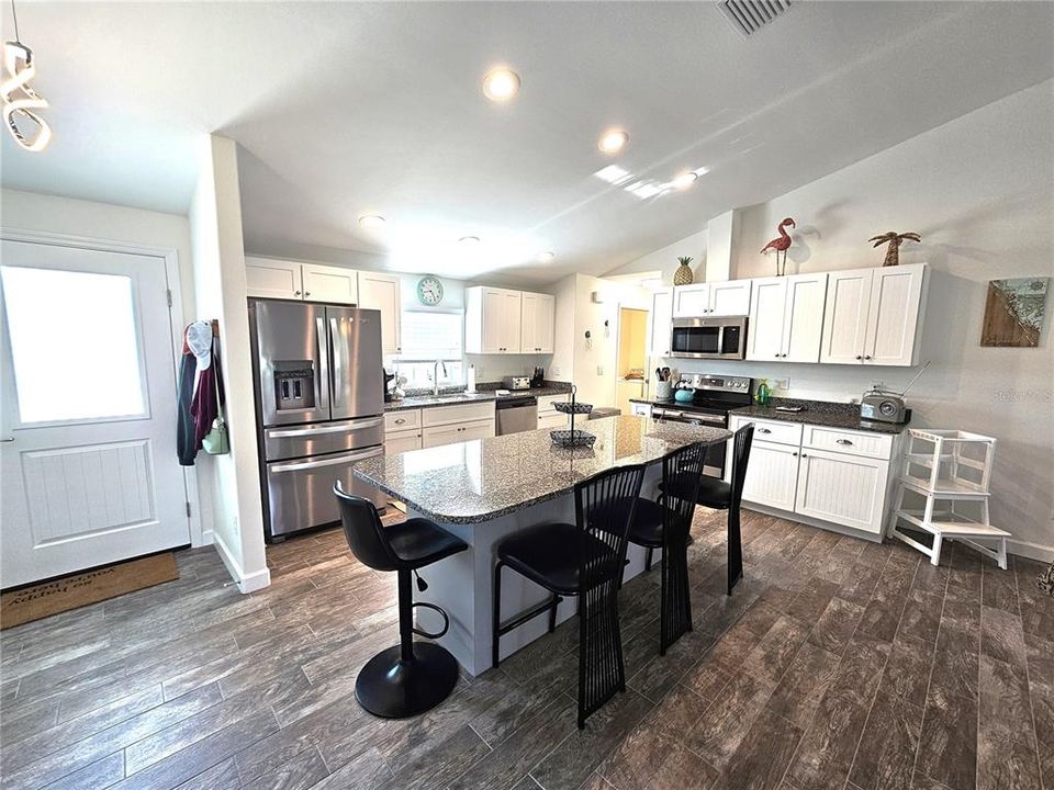 For Rent: $4,800 (3 beds, 2 baths, 1481 Square Feet)