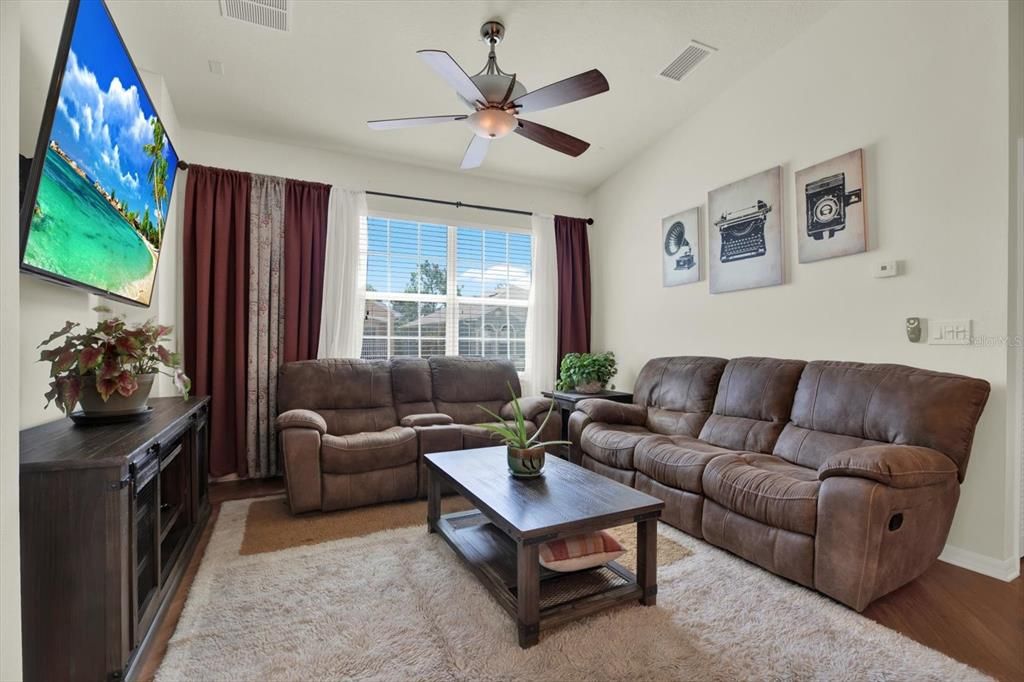 En Venta: $215,000 (2 camas, 2 baños, 1018 Pies cuadrados)