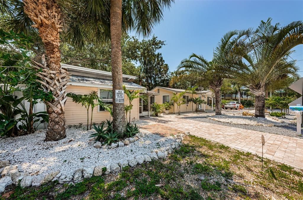 For Rent: $1,225 (1 beds, 1 baths, 740 Square Feet)