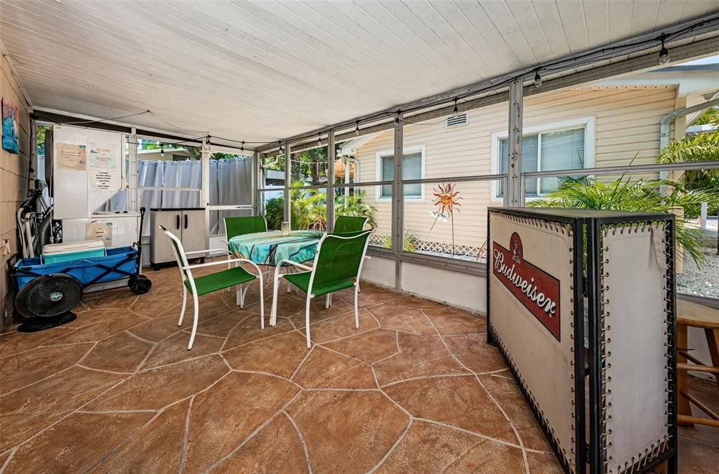 For Rent: $1,225 (1 beds, 1 baths, 740 Square Feet)