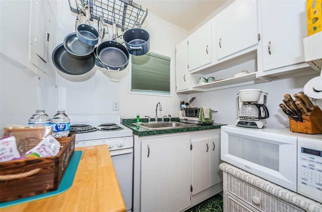 For Rent: $1,225 (1 beds, 1 baths, 740 Square Feet)