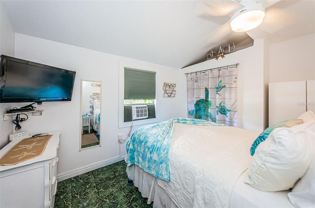 For Rent: $1,225 (1 beds, 1 baths, 740 Square Feet)