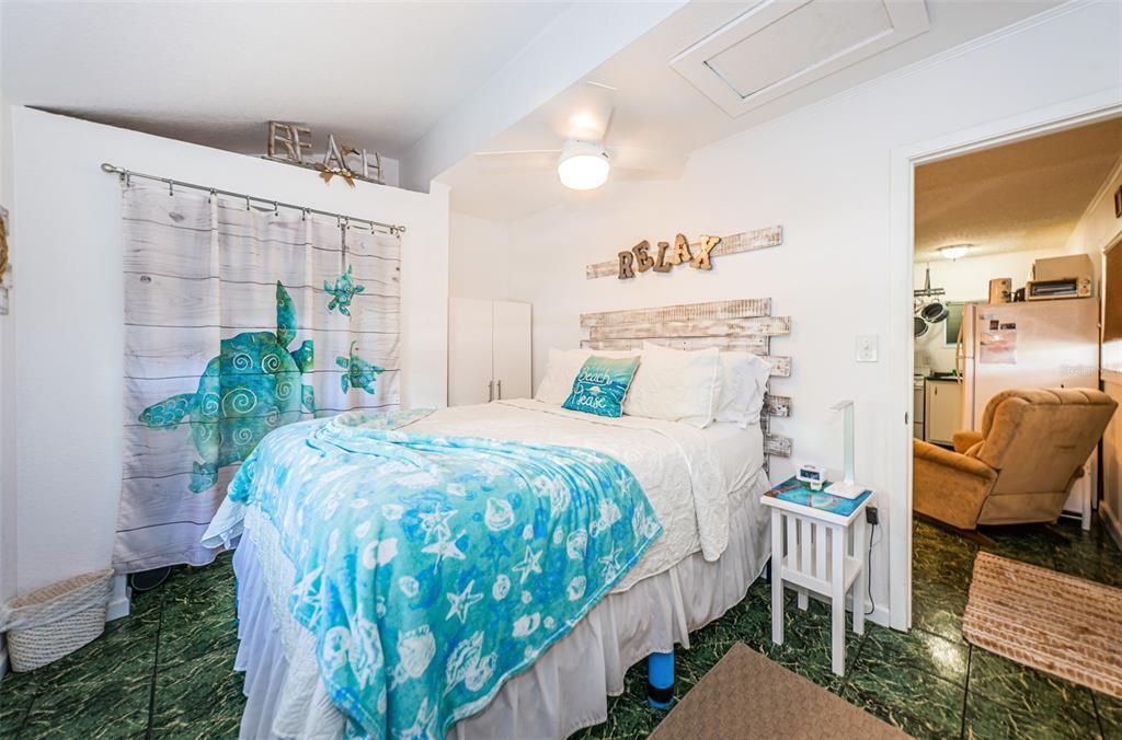 For Rent: $1,225 (1 beds, 1 baths, 740 Square Feet)