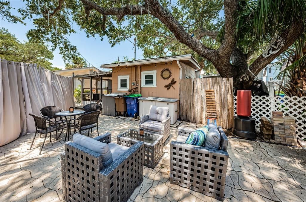 For Rent: $1,225 (1 beds, 1 baths, 740 Square Feet)