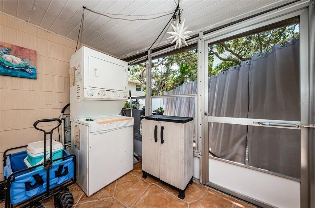 For Rent: $1,225 (1 beds, 1 baths, 740 Square Feet)