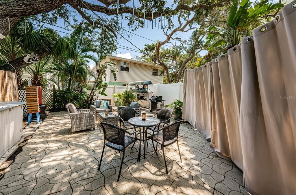 For Rent: $1,225 (1 beds, 1 baths, 740 Square Feet)