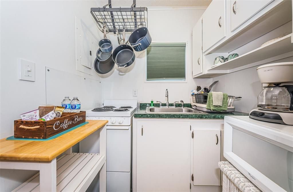 For Rent: $1,225 (1 beds, 1 baths, 740 Square Feet)