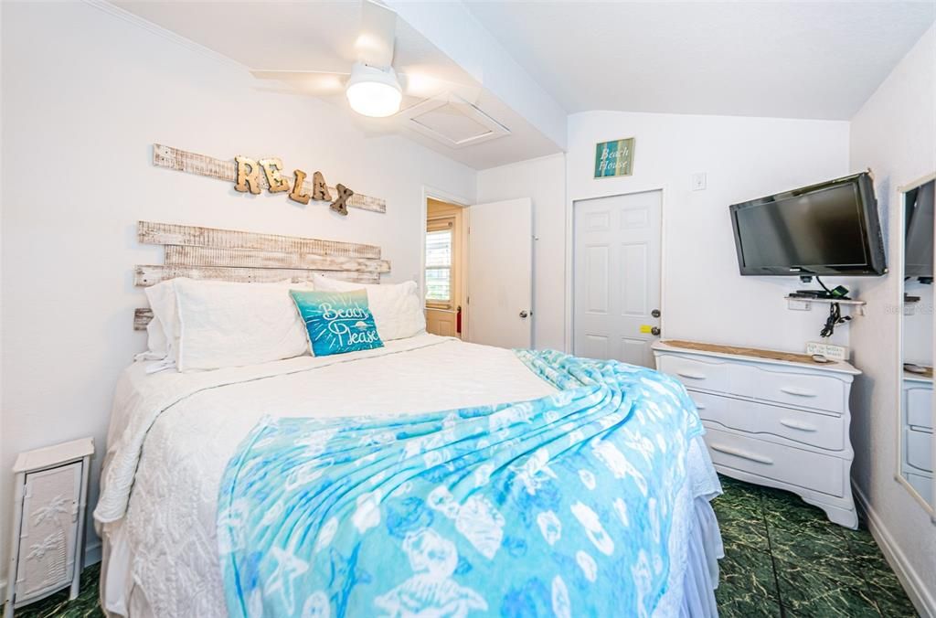 For Rent: $1,225 (1 beds, 1 baths, 740 Square Feet)