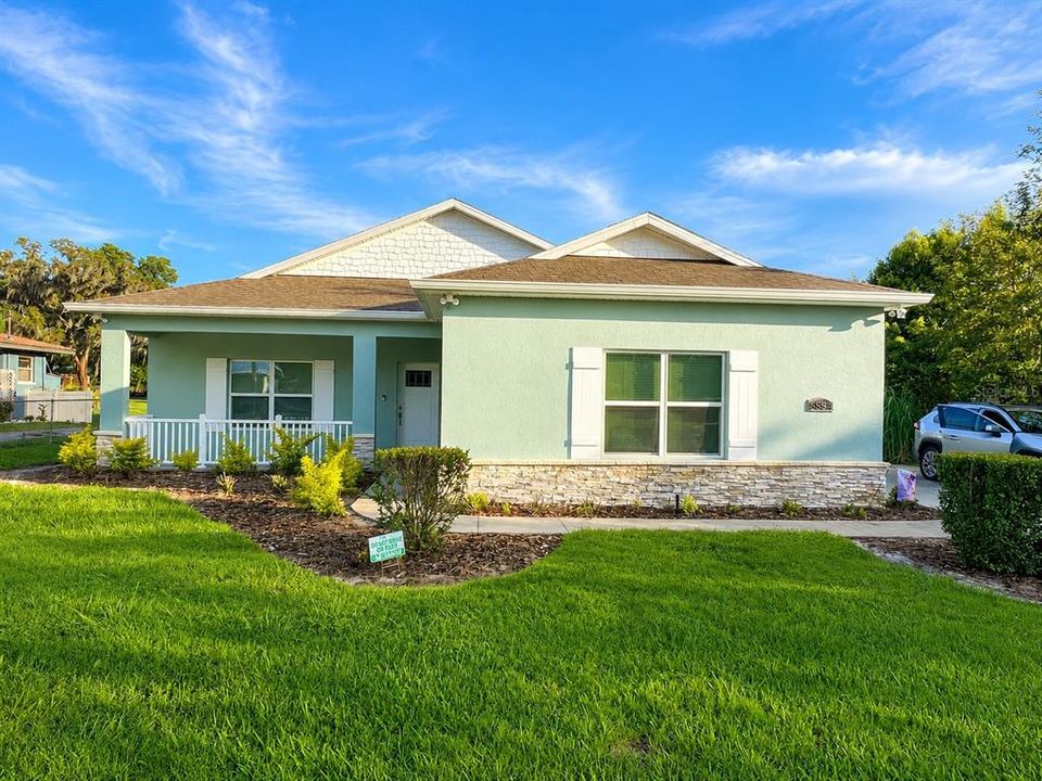 For Rent: $3,000 (4 beds, 2 baths, 1958 Square Feet)