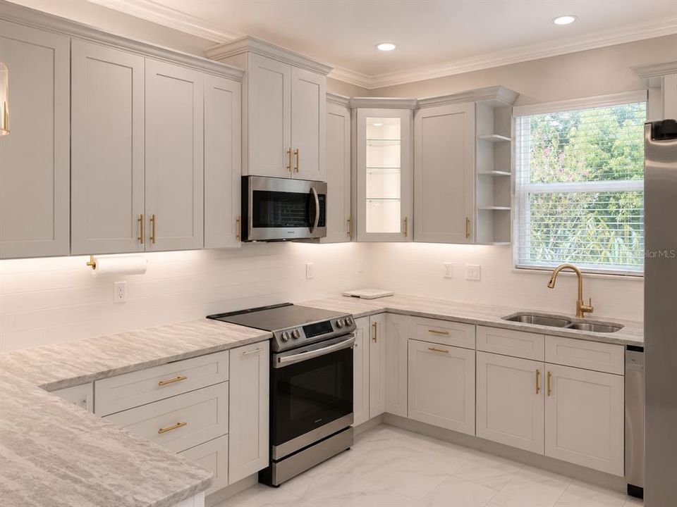 For Rent: $3,000 (4 beds, 2 baths, 1958 Square Feet)