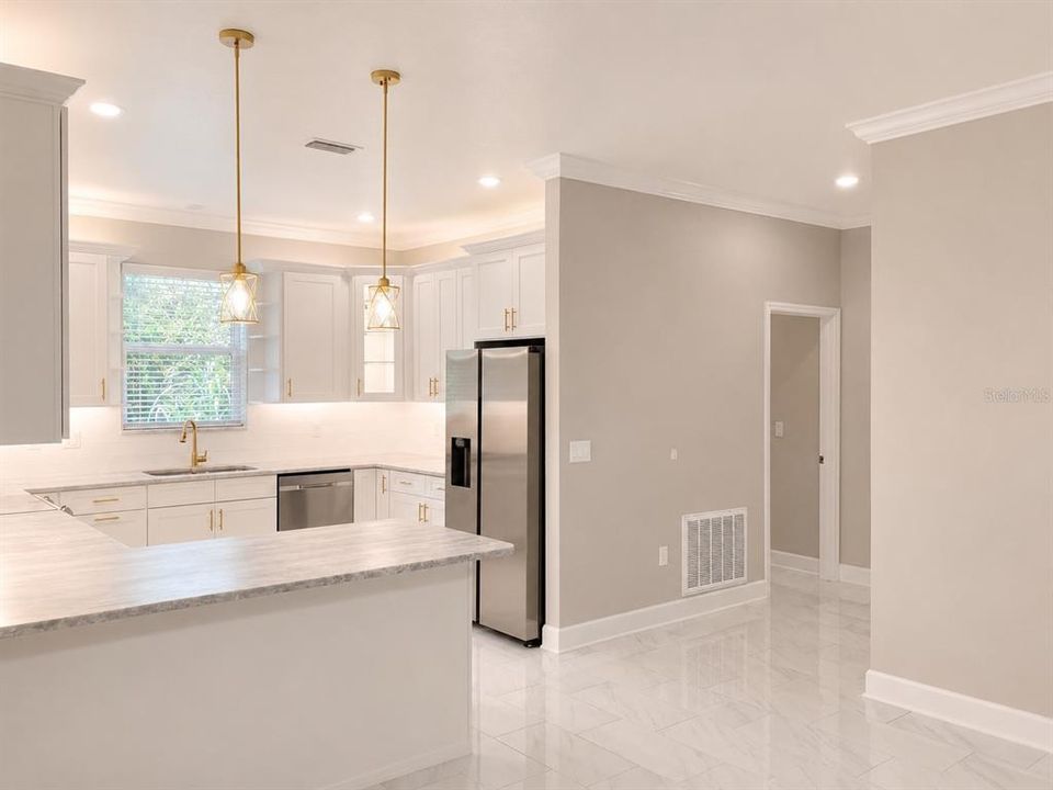 For Rent: $3,000 (4 beds, 2 baths, 1958 Square Feet)