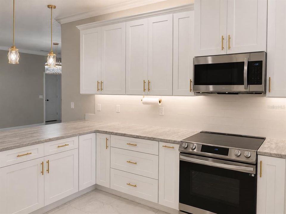 For Rent: $3,000 (4 beds, 2 baths, 1958 Square Feet)
