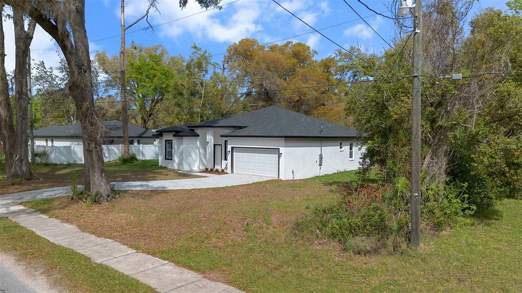 For Sale: $345,000 (3 beds, 2 baths, 1900 Square Feet)