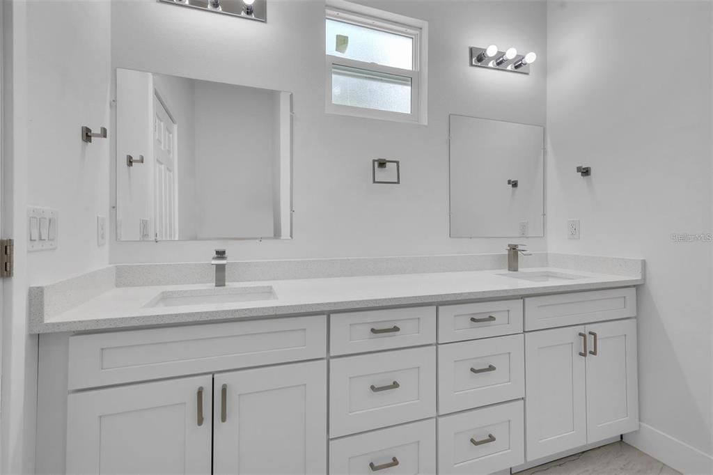 For Sale: $345,000 (3 beds, 2 baths, 1900 Square Feet)