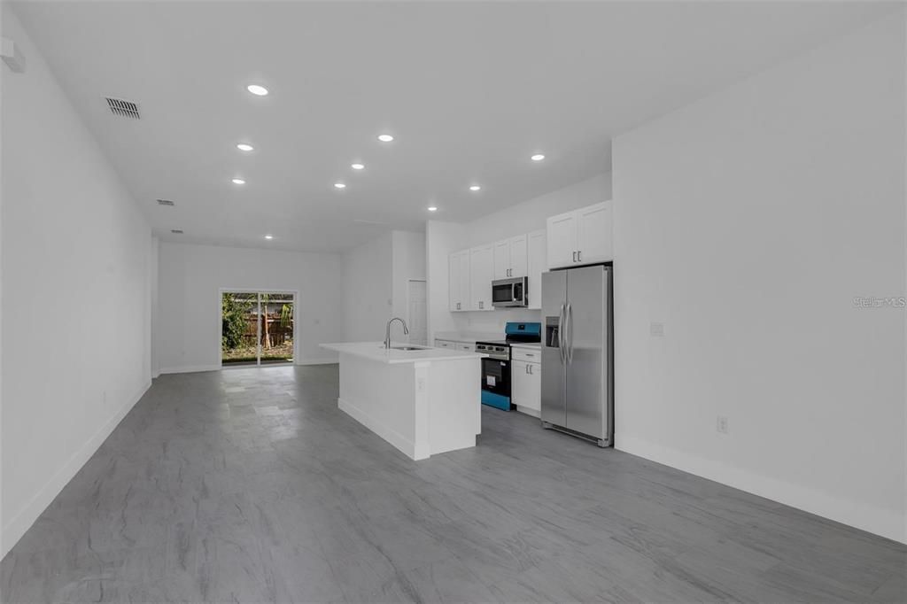 For Sale: $345,000 (3 beds, 2 baths, 1900 Square Feet)