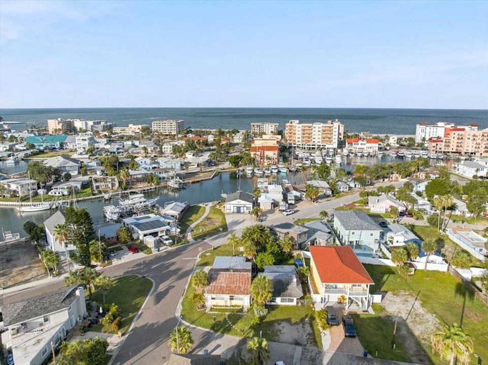 На продажу: $299,900 (4 спален, 2 ванн, 1020 Квадратных фут)