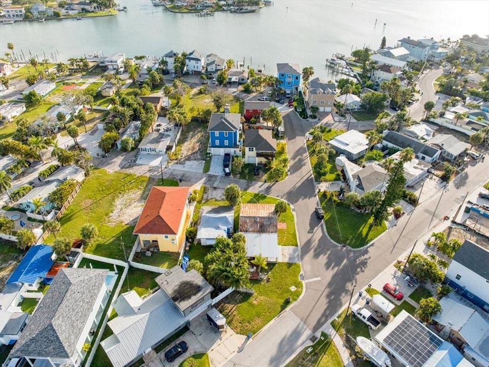 На продажу: $299,900 (4 спален, 2 ванн, 1020 Квадратных фут)