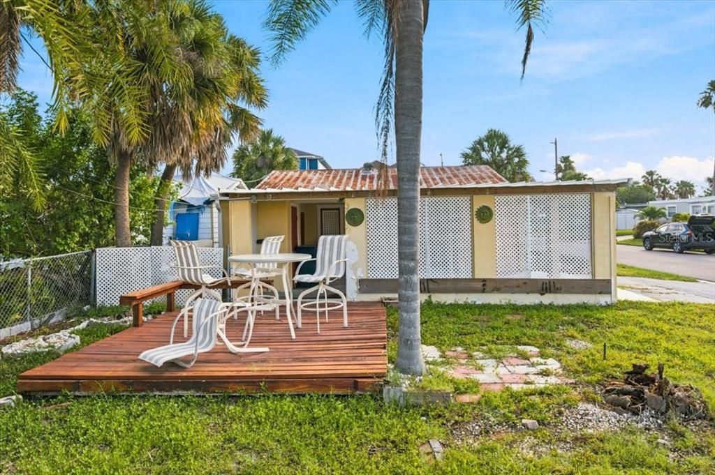 На продажу: $299,900 (4 спален, 2 ванн, 1020 Квадратных фут)