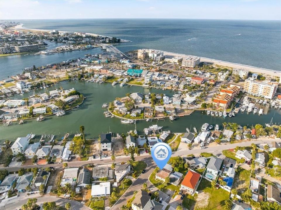На продажу: $299,900 (4 спален, 2 ванн, 1020 Квадратных фут)