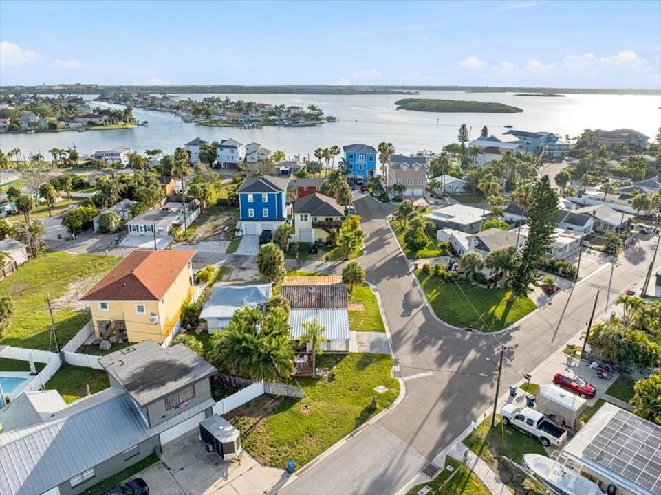 На продажу: $299,900 (4 спален, 2 ванн, 1020 Квадратных фут)
