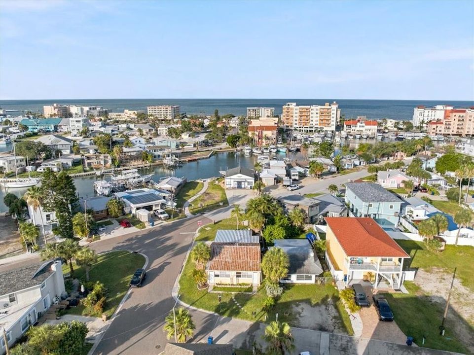 На продажу: $299,900 (4 спален, 2 ванн, 1020 Квадратных фут)