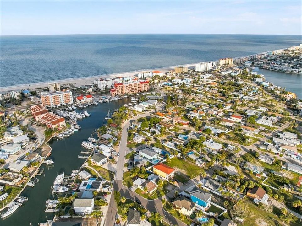 На продажу: $299,900 (4 спален, 2 ванн, 1020 Квадратных фут)