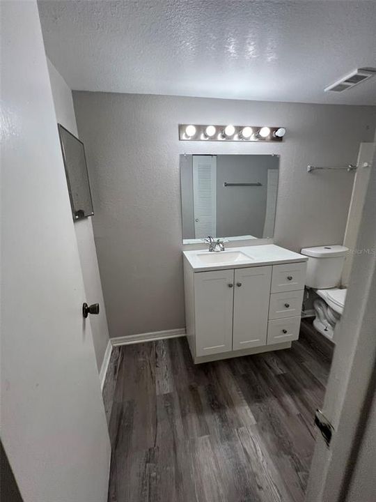 For Rent: $1,175 (1 beds, 1 baths, 735 Square Feet)