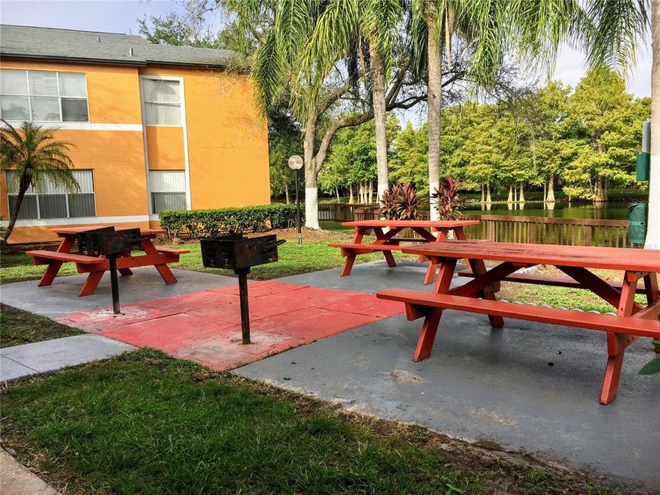 For Rent: $1,175 (1 beds, 1 baths, 735 Square Feet)