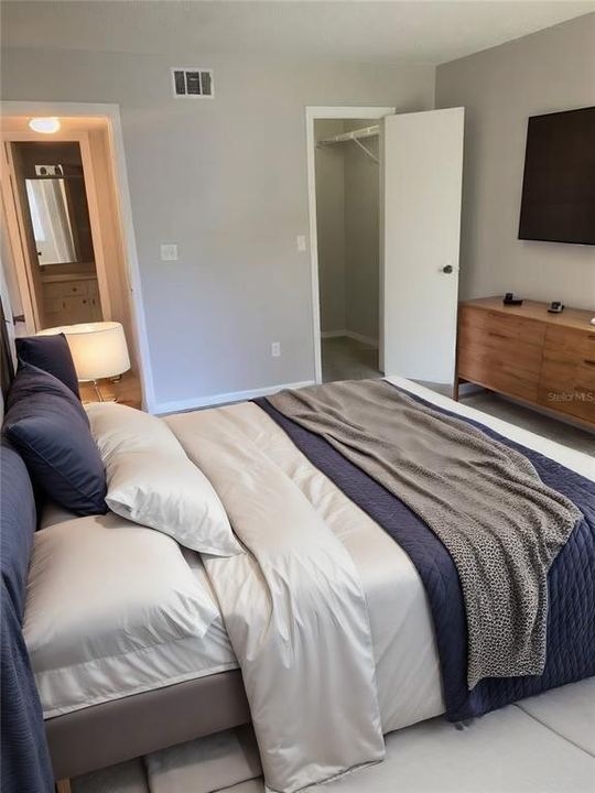 For Rent: $1,175 (1 beds, 1 baths, 735 Square Feet)