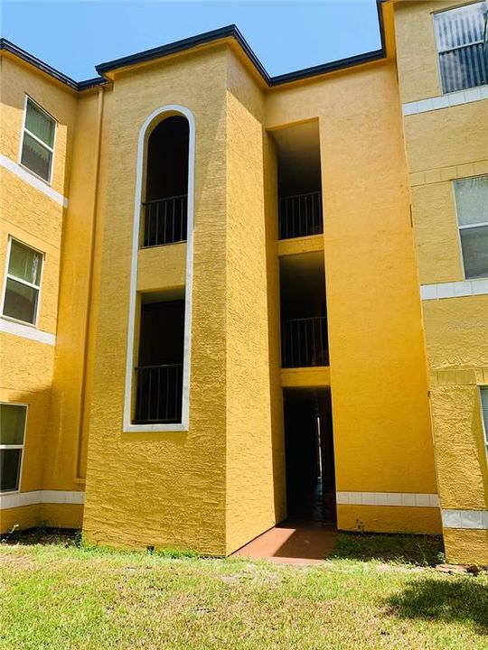 For Rent: $1,175 (1 beds, 1 baths, 735 Square Feet)