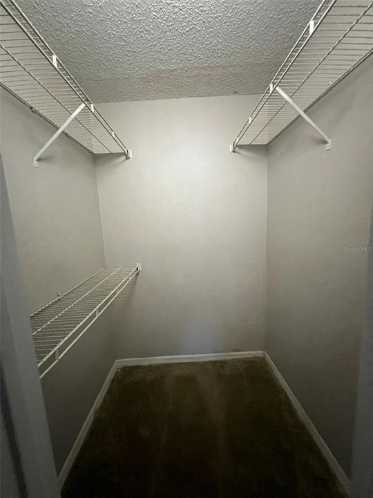 For Rent: $1,175 (1 beds, 1 baths, 735 Square Feet)