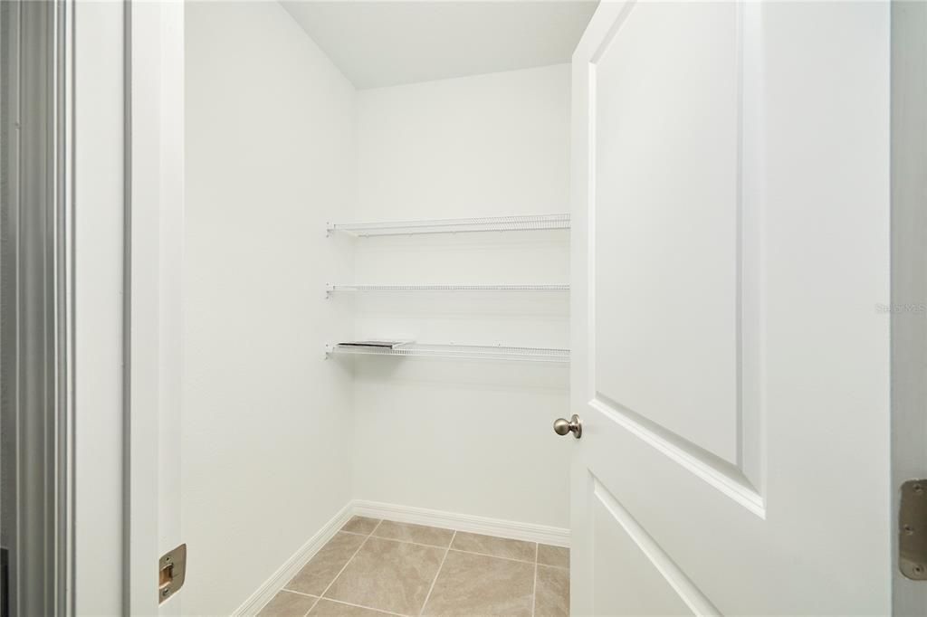 На продажу: $450,000 (5 спален, 3 ванн, 2447 Квадратных фут)
