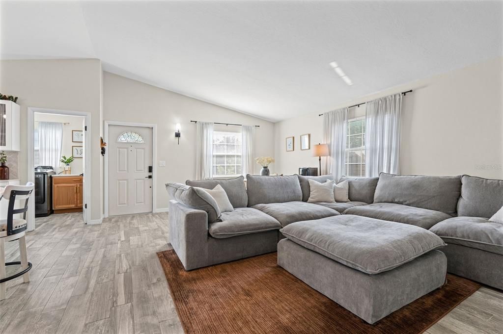 For Sale: $449,000 (3 beds, 1 baths, 1173 Square Feet)