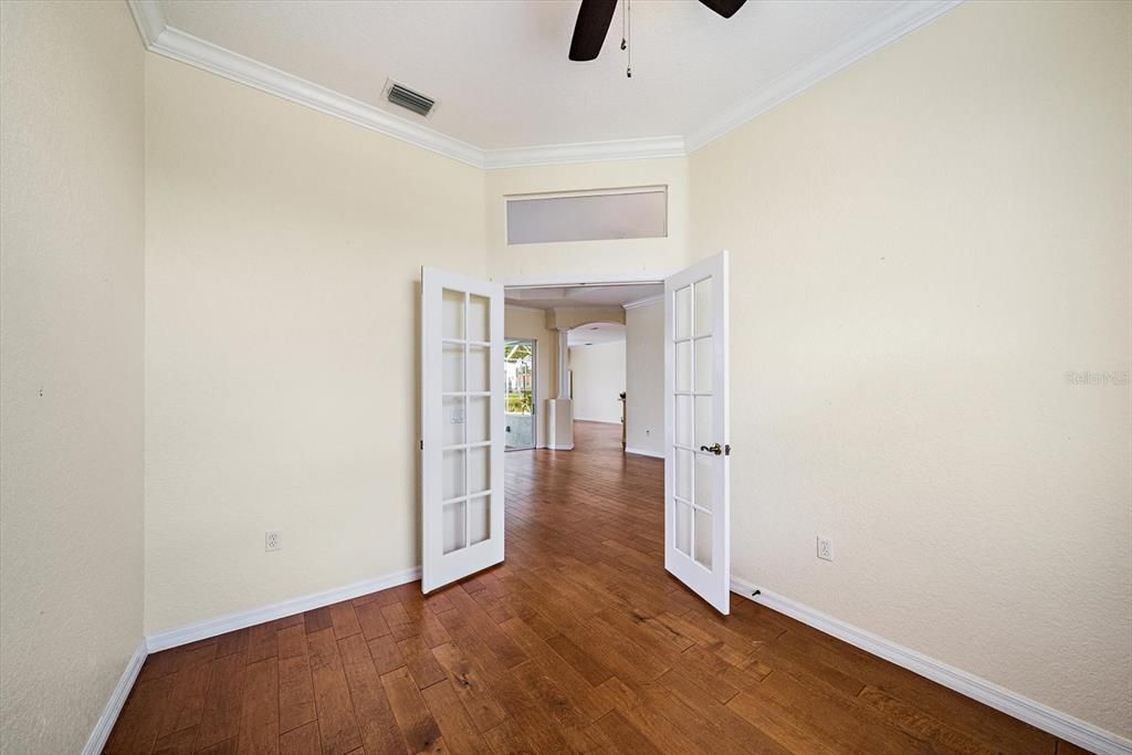 En Venta: $635,000 (4 camas, 3 baños, 2519 Pies cuadrados)