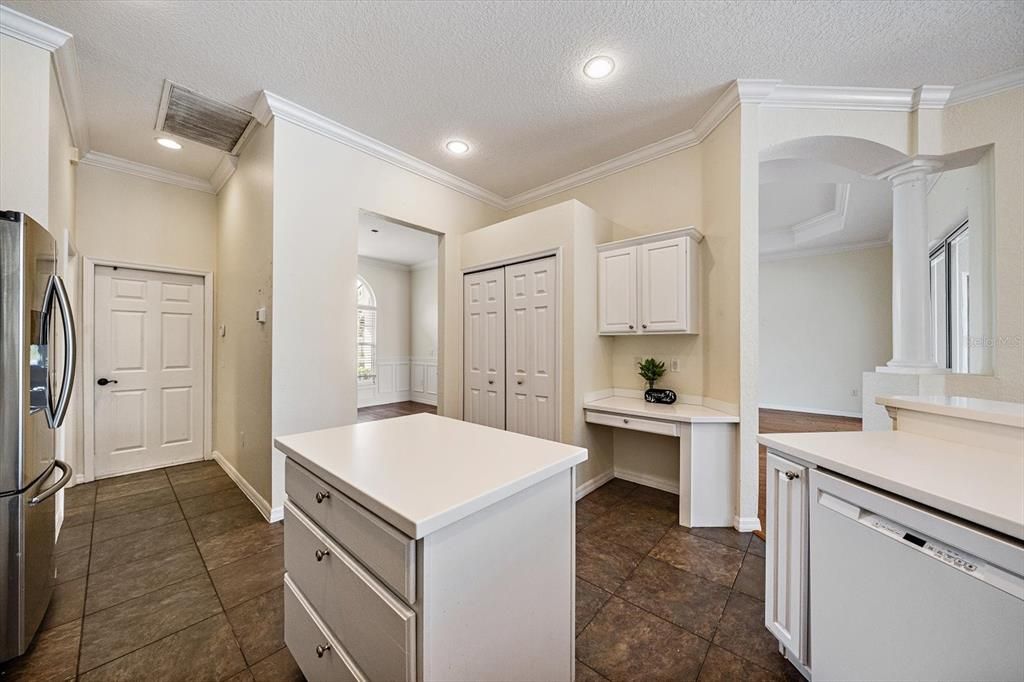 En Venta: $635,000 (4 camas, 3 baños, 2519 Pies cuadrados)