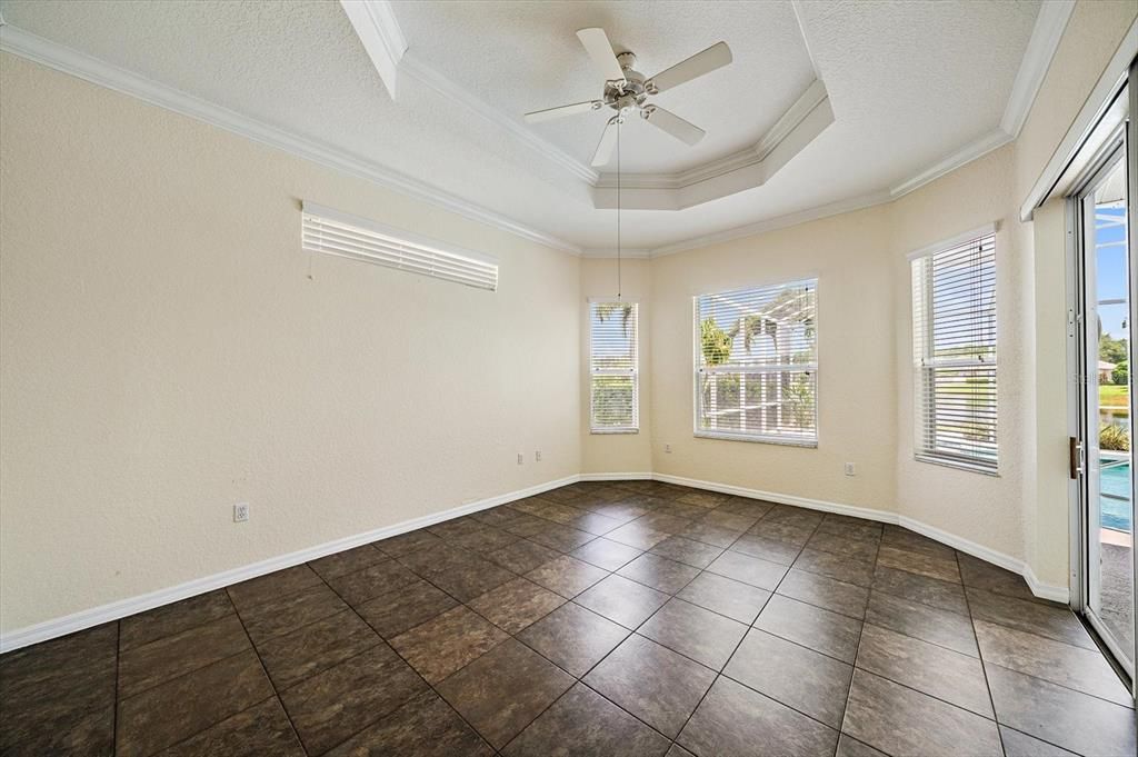 En Venta: $635,000 (4 camas, 3 baños, 2519 Pies cuadrados)