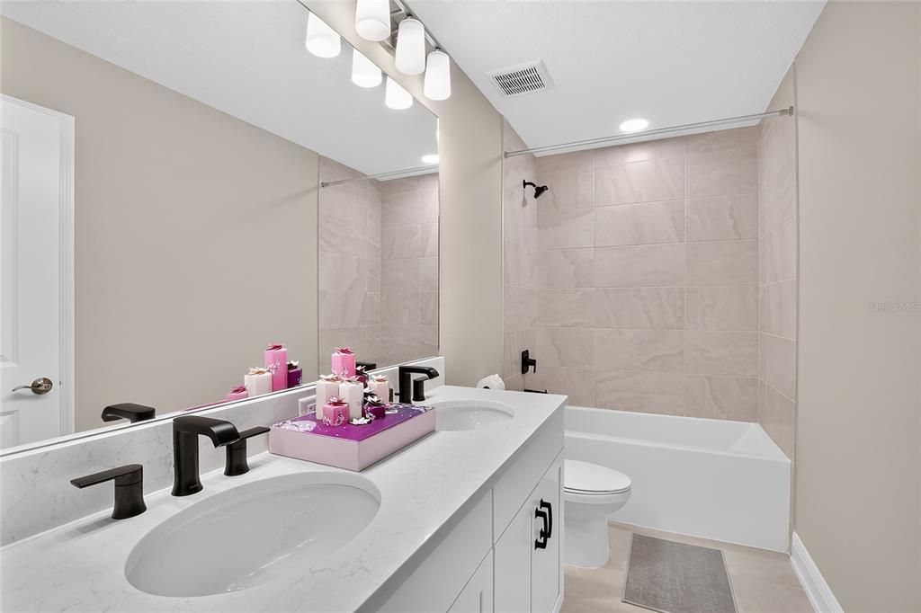For Sale: $725,000 (5 beds, 4 baths, 3581 Square Feet)