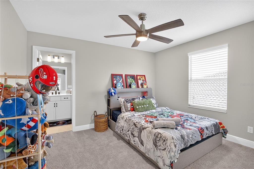 For Sale: $725,000 (5 beds, 4 baths, 3581 Square Feet)