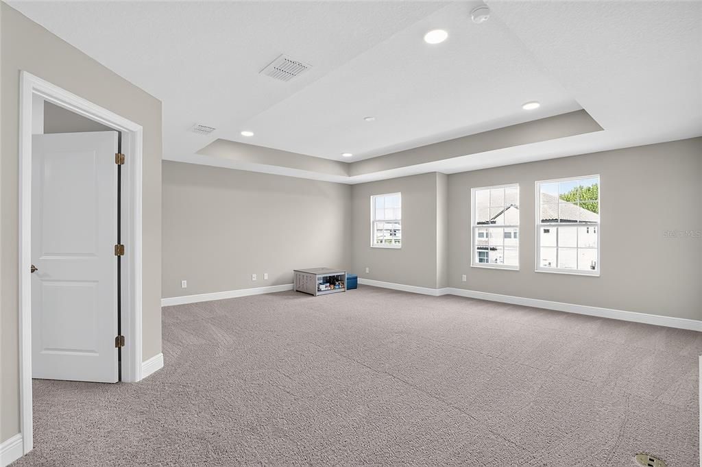 For Sale: $725,000 (5 beds, 4 baths, 3581 Square Feet)