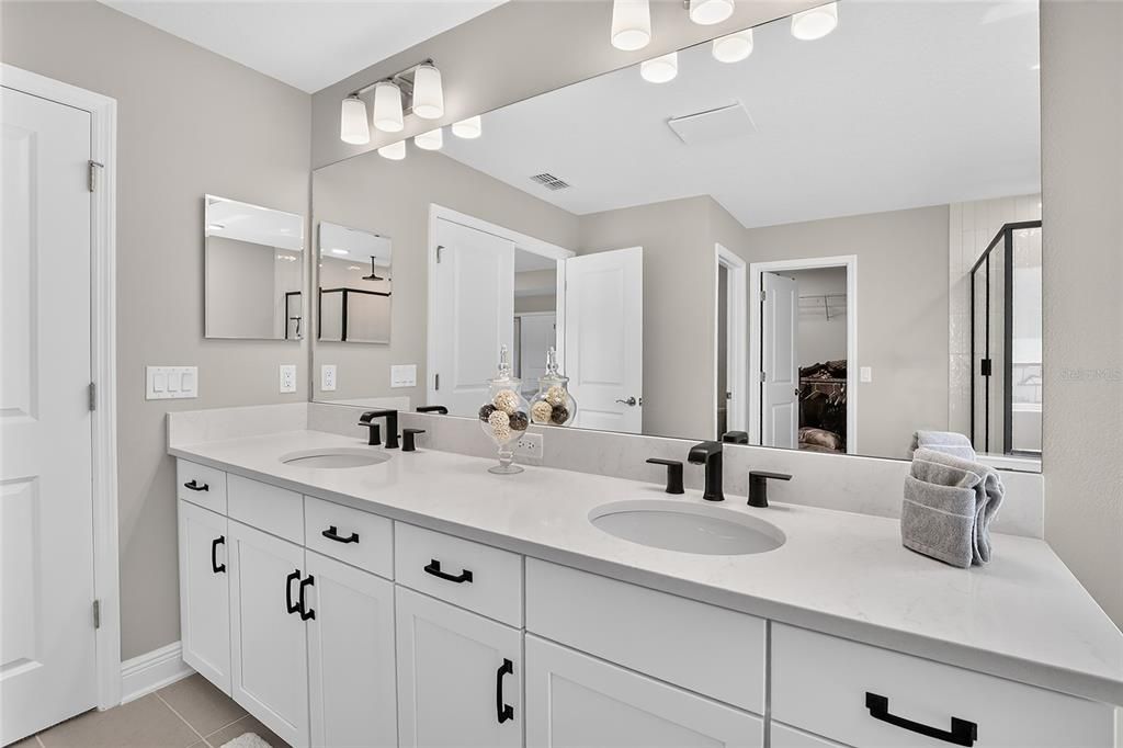 For Sale: $725,000 (5 beds, 4 baths, 3581 Square Feet)