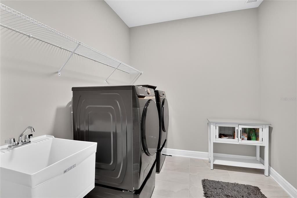 For Sale: $725,000 (5 beds, 4 baths, 3581 Square Feet)
