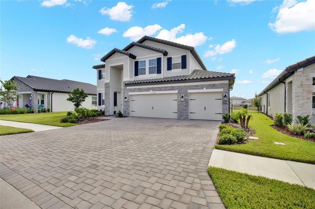 For Sale: $725,000 (5 beds, 4 baths, 3581 Square Feet)