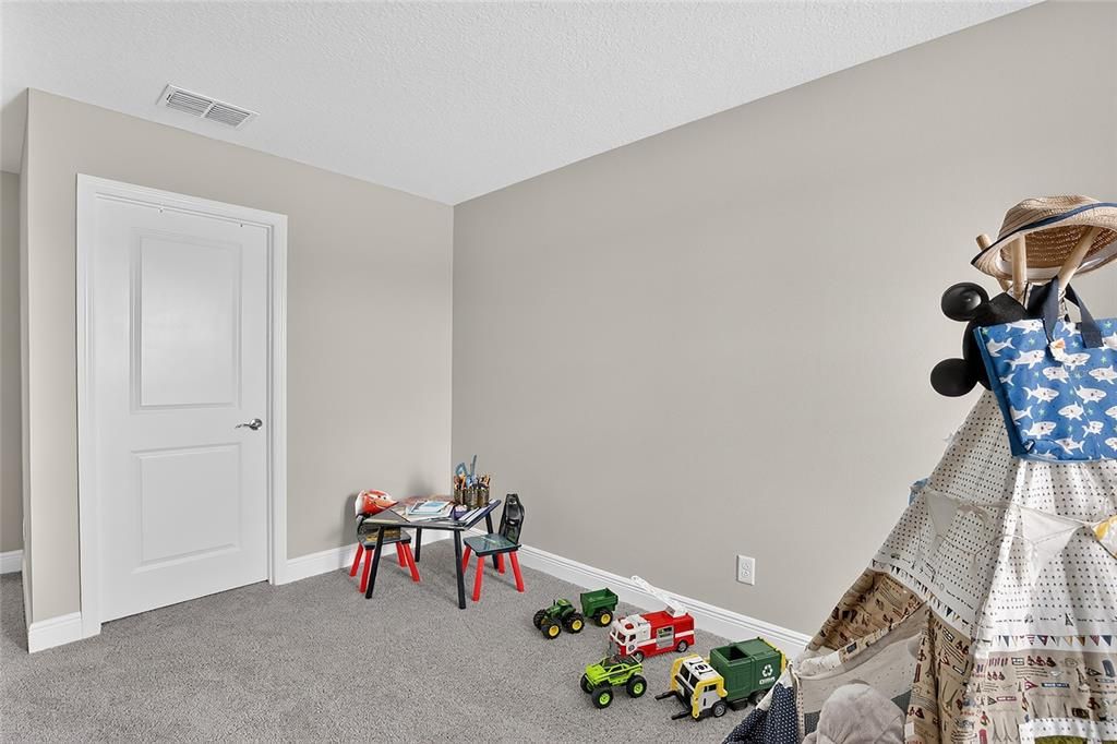 For Sale: $725,000 (5 beds, 4 baths, 3581 Square Feet)