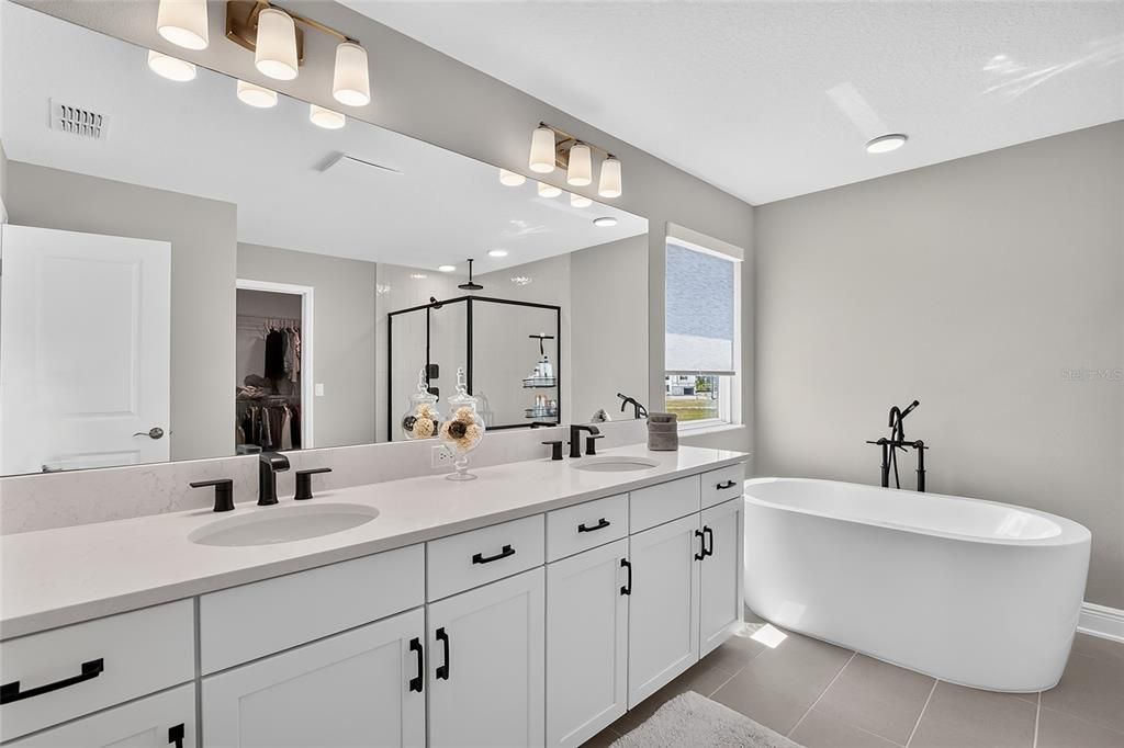 For Sale: $725,000 (5 beds, 4 baths, 3581 Square Feet)