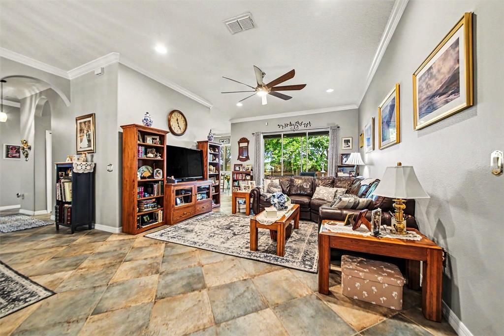 For Sale: $409,995 (2 beds, 2 baths, 1888 Square Feet)