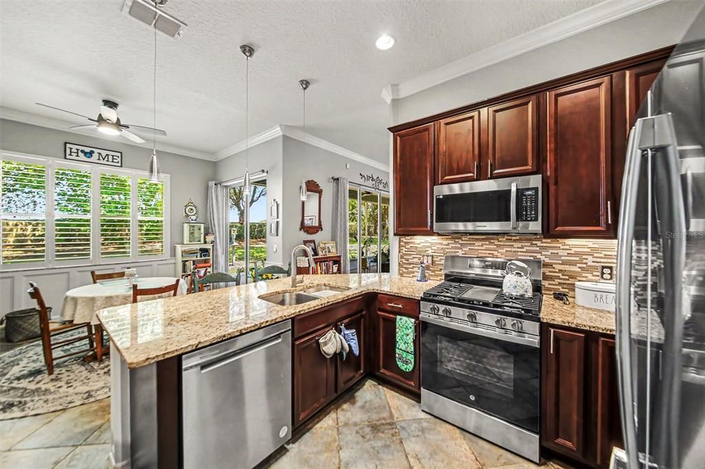 For Sale: $409,995 (2 beds, 2 baths, 1888 Square Feet)