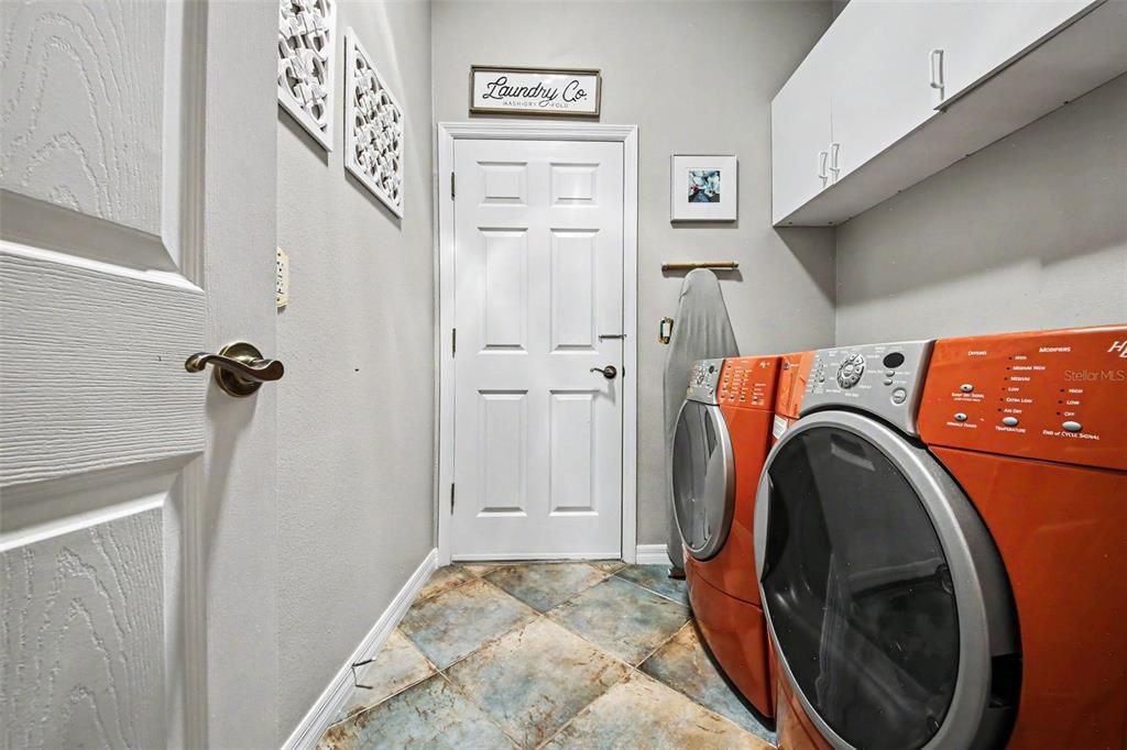 For Sale: $409,995 (2 beds, 2 baths, 1888 Square Feet)