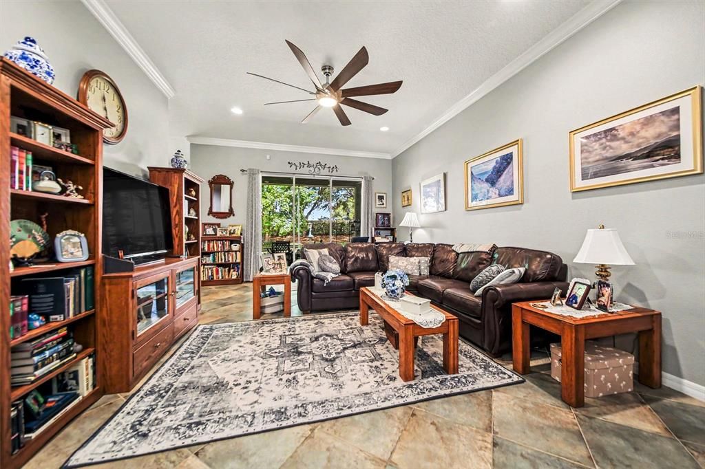 For Sale: $409,995 (2 beds, 2 baths, 1888 Square Feet)
